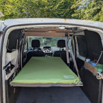 lit suspendu pour adulte dans un Renault Kangoo