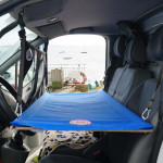 Lit hamac 150 cm avec 1 filets de 40 cm de hauteur dans un porteur Renault Trafic L2H2